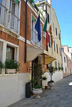 Carlton Capri Hotel fotoğrafı