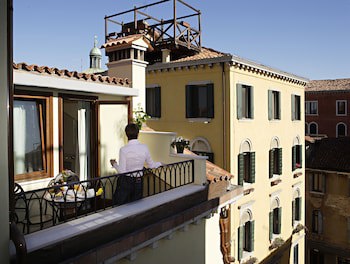 Carlton Capri Hotel galeri fotoğrafı