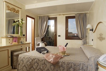Carlton Capri Hotel fotoğrafı