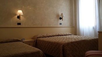 Carlton Capri Hotel galeri fotoğrafı