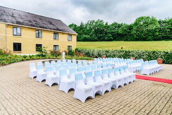 Holiday Inn Brighouse, An Ihg Hotel
