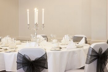 Holiday Inn Brighouse, An Ihg Hotel
