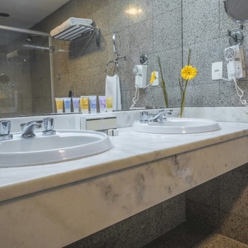 Bourbon Curitiba Hotel & Suites