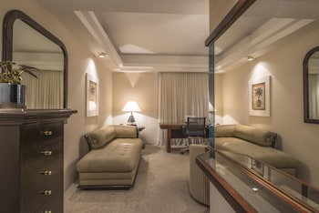 Bourbon Curitiba Hotel & Suites