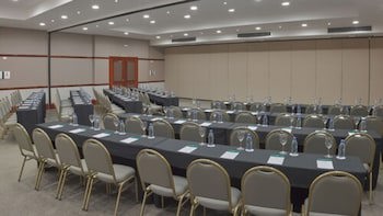 Bourbon Curitiba Hotel & Suites