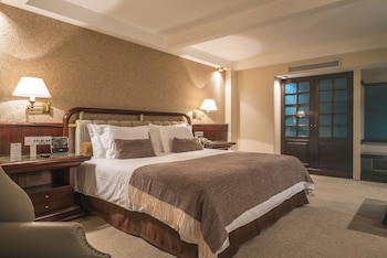 Bourbon Curitiba Hotel & Suites