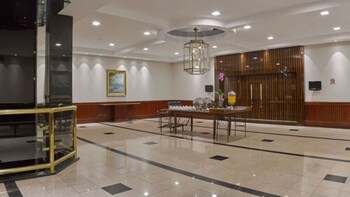 Bourbon Curitiba Hotel & Suites