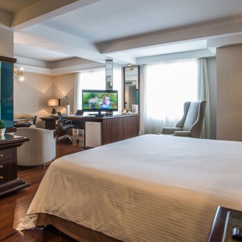 Bourbon Curitiba Hotel & Suites