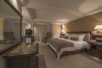 Bourbon Curitiba Hotel & Suites