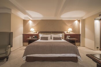 Bourbon Curitiba Hotel & Suites