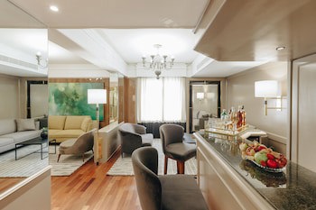 Bourbon Curitiba Hotel & Suites