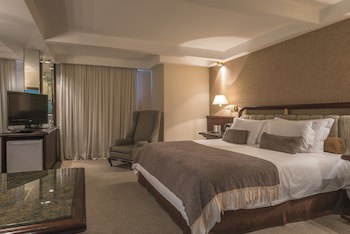 Bourbon Curitiba Hotel & Suites