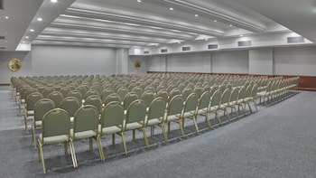 Bourbon Curitiba Hotel & Suites