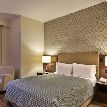 Bourbon Curitiba Hotel & Suites