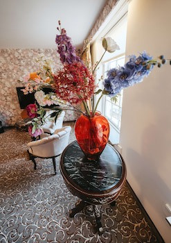 Grand Museum Hotel, Bw Signature Collection