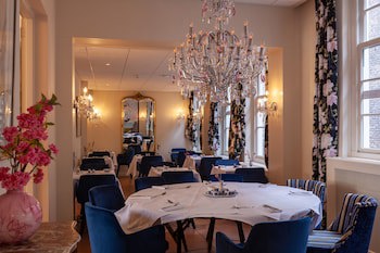 Grand Museum Hotel, Bw Signature Collection