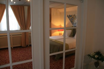 Grand Museum Hotel, Bw Signature Collection
