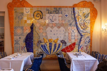 Grand Museum Hotel, Bw Signature Collection