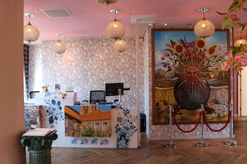 Grand Museum Hotel, Bw Signature Collection