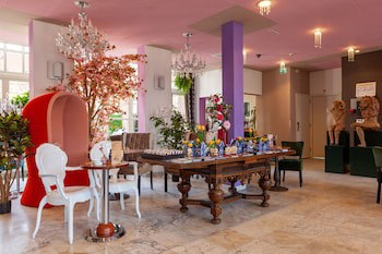 Grand Museum Hotel, Bw Signature Collection