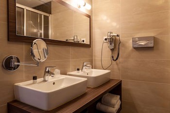 Grand Museum Hotel, Bw Signature Collection