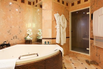 Le Royal Hotels & Resorts