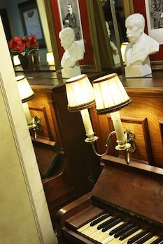 As Janelas Verdes Inn, A Lisbon Heritage Collection