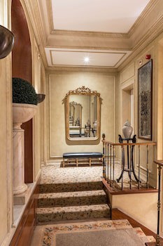 As Janelas Verdes Inn, A Lisbon Heritage Collection