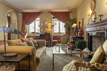 As Janelas Verdes Inn, A Lisbon Heritage Collection