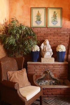 As Janelas Verdes Inn, A Lisbon Heritage Collection
