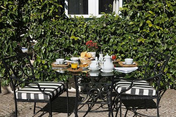 As Janelas Verdes Inn, A Lisbon Heritage Collection