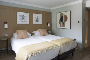 Bush Hotel Farnham