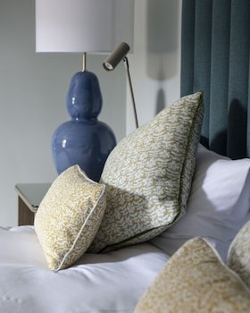 Bush Hotel Farnham