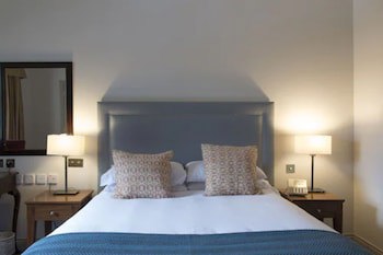 Bush Hotel Farnham