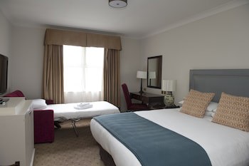 Bush Hotel Farnham