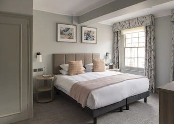 Bush Hotel Farnham