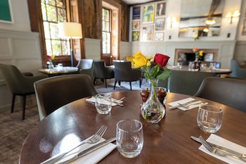 Bush Hotel Farnham
