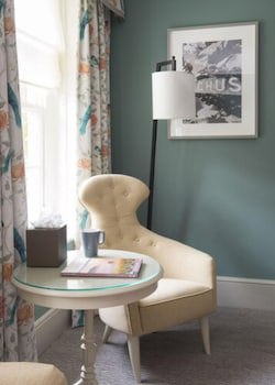 Bush Hotel Farnham