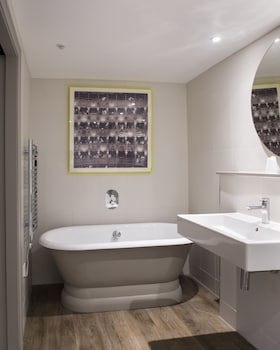 Bush Hotel Farnham