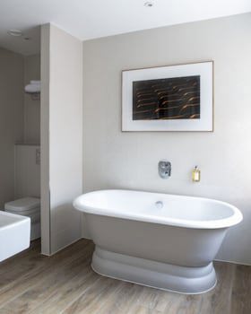 Bush Hotel Farnham