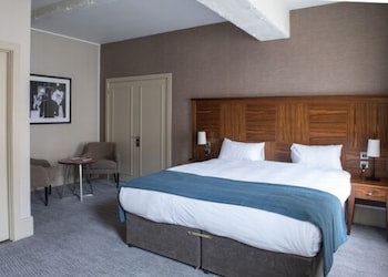 Bush Hotel Farnham