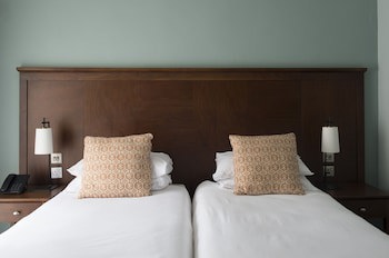 Bush Hotel Farnham