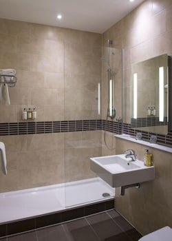 Bush Hotel Farnham