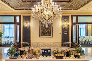El Avenida Palace Hotel