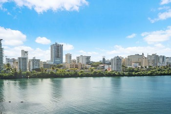 El Canario By The Lagoon