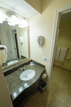 Comfort Suites Paradise Island