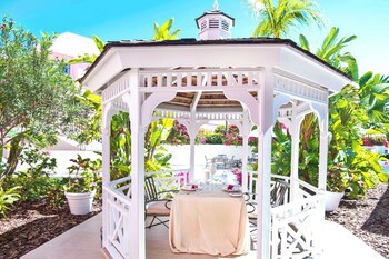Comfort Suites Paradise Island