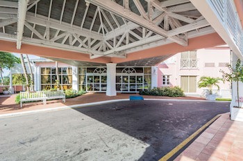 Comfort Suites Paradise Island