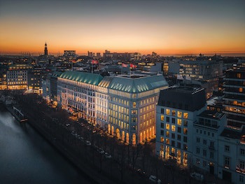 Fairmont Hotel Vier Jahreszeiten Hamburg galeri fotoğrafı
