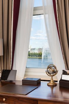 Fairmont Hotel Vier Jahreszeiten Hamburg galeri fotoğrafı